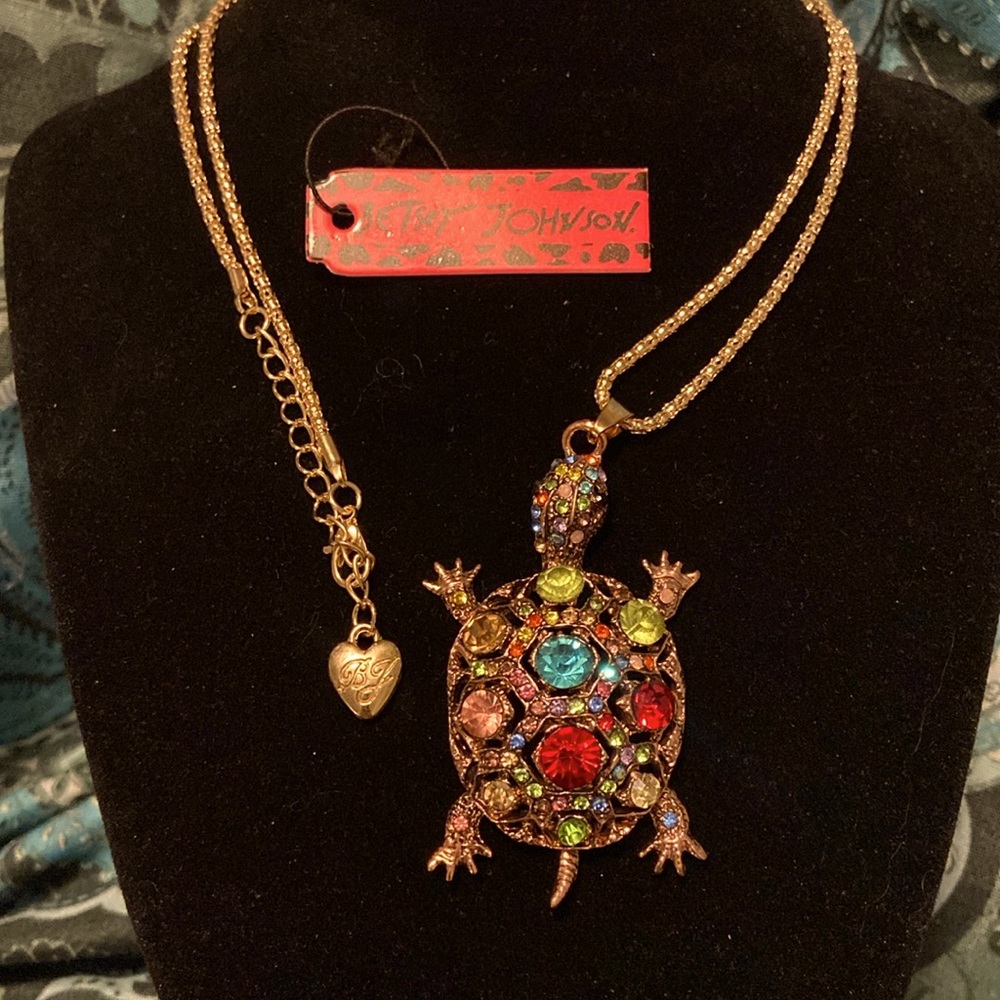 ❤️‍🔥Women’s Betsey Johnson Necklace❤️‍🔥